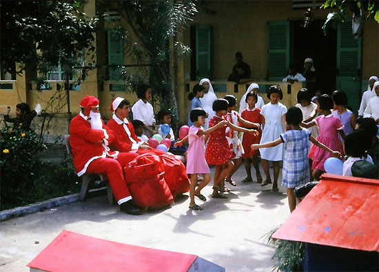 Dec. 1969 Children Performed For Santa